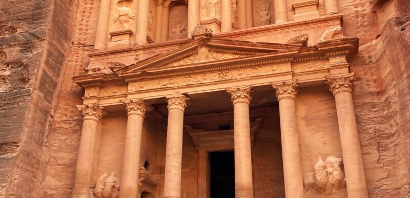 Schatzhaus in Petra mit Kamelen