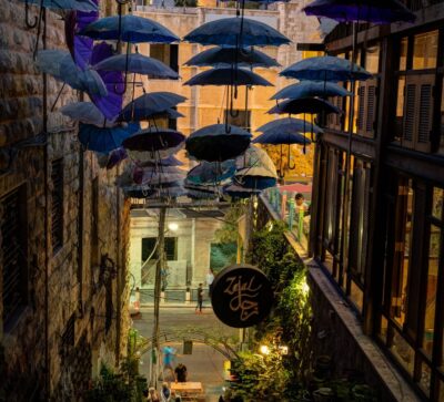 Amman Gasse mit Schirmen