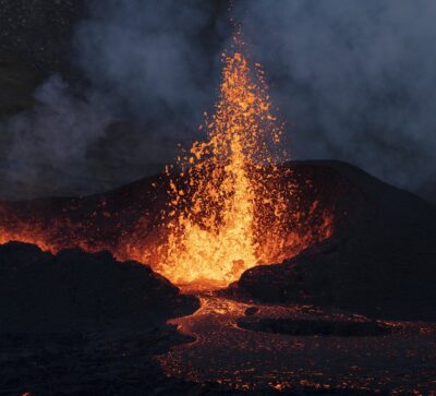 Vulkan mit Lava